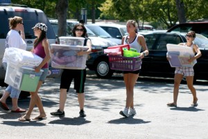 Cal State Fresno Freshmen move in.